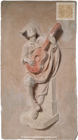 Estudiante tocando la guitarra