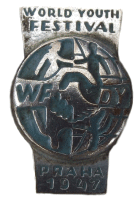 Insignia del Primer Festival Mundial de la Juventud y los Estudiantes celebrado en Praga
