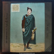 Traje de un estudiante español