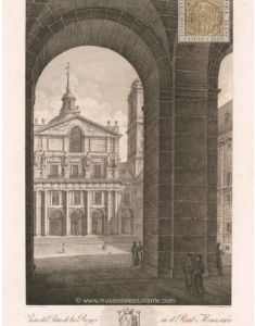 Vista del Patio de los Reyes en el Real Monasterio de San Lorenzo del Escorial mirado desde el Pórtico